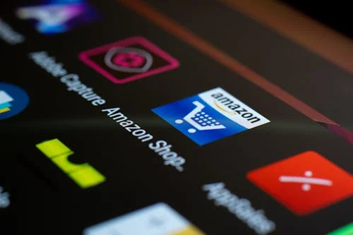 With its unmatched variety, smart pricing, customer support, and world-class logistics, Amazon continues to dominate the online shopping space in 2025.